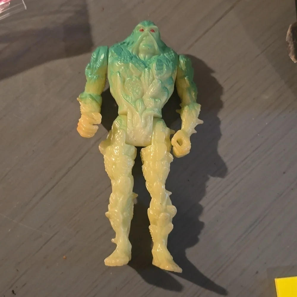 Vintage Kenner Bio glow Swamp thing figurine 1990